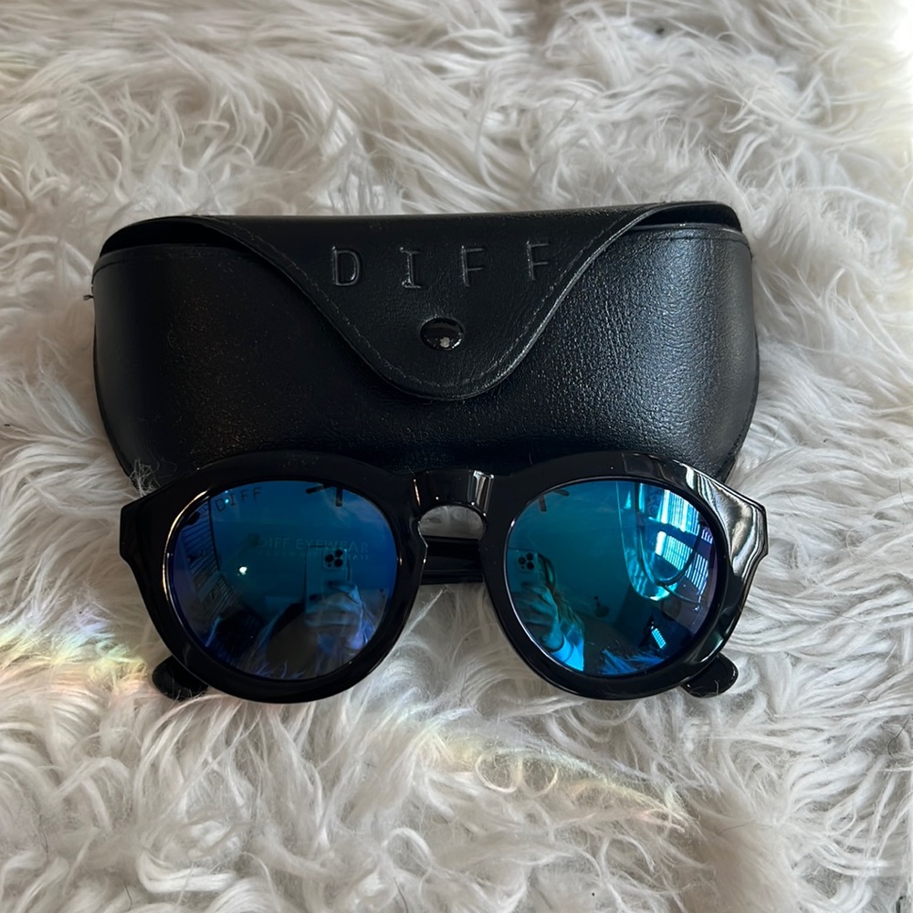 Diff round mirrored sunglasses